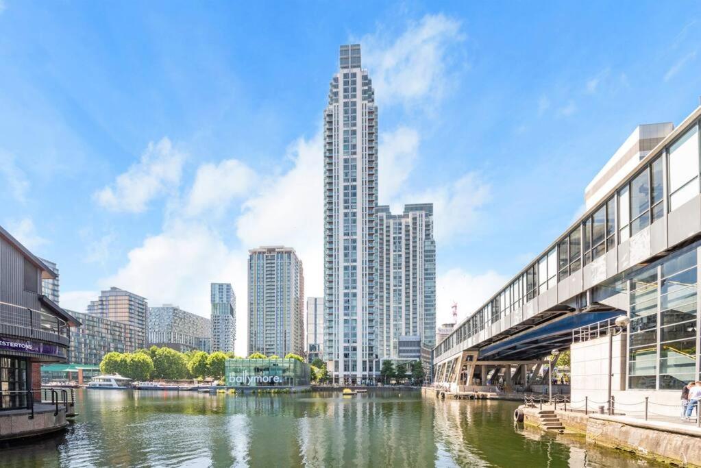 Skyview Waterside City Luxury Apartment Londres Extérieur photo