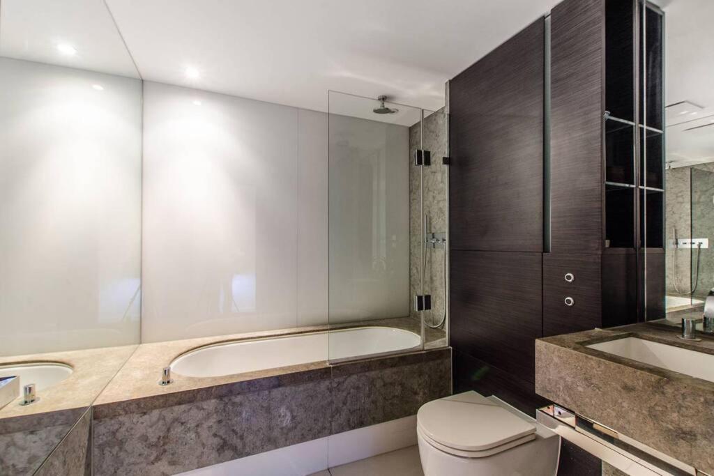 Skyview Waterside City Luxury Apartment Londres Extérieur photo