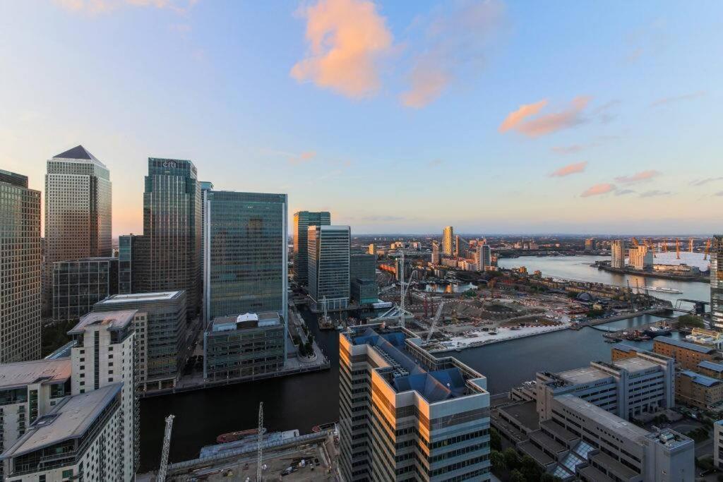 Skyview Waterside City Luxury Apartment Londres Extérieur photo