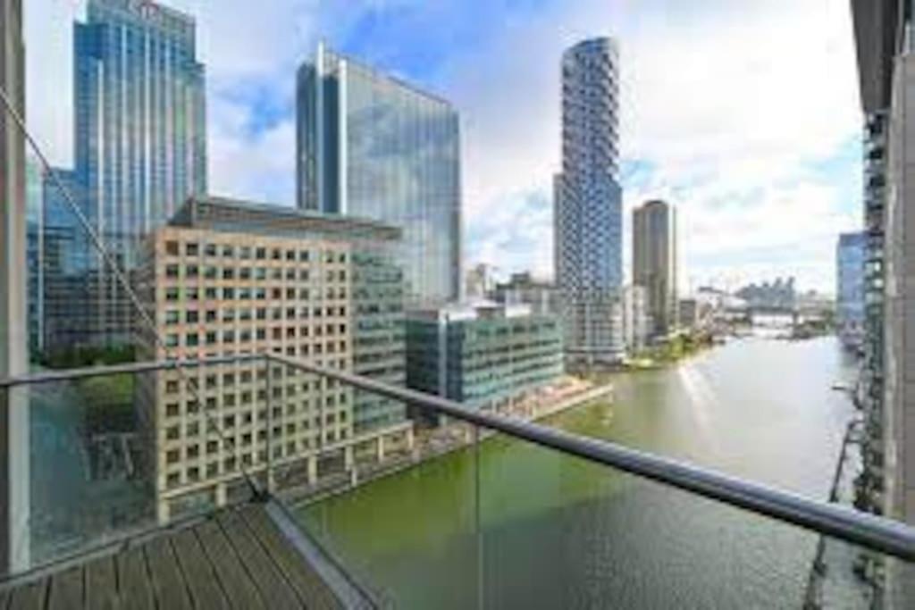 Skyview Waterside City Luxury Apartment Londres Extérieur photo