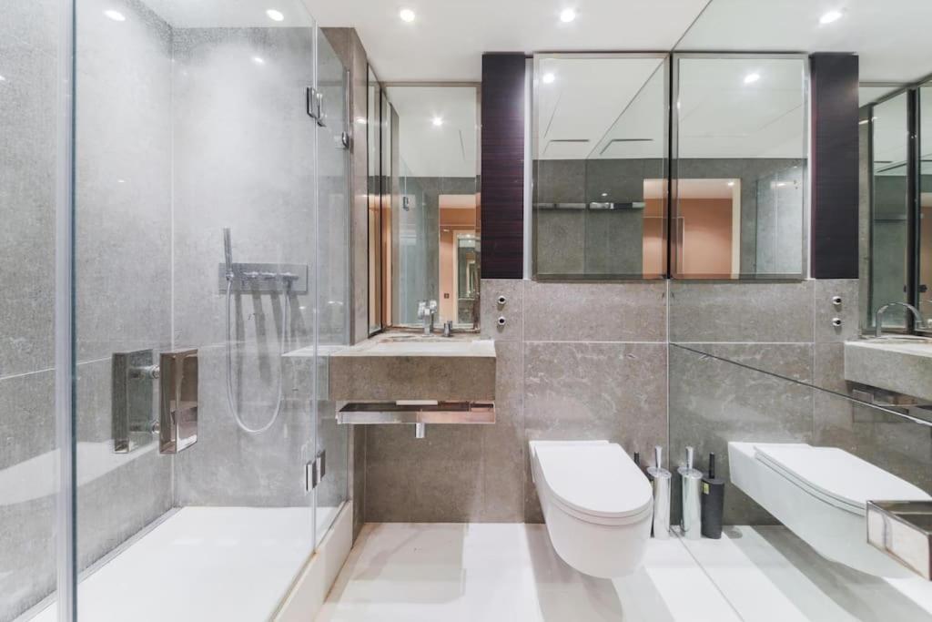Skyview Waterside City Luxury Apartment Londres Extérieur photo